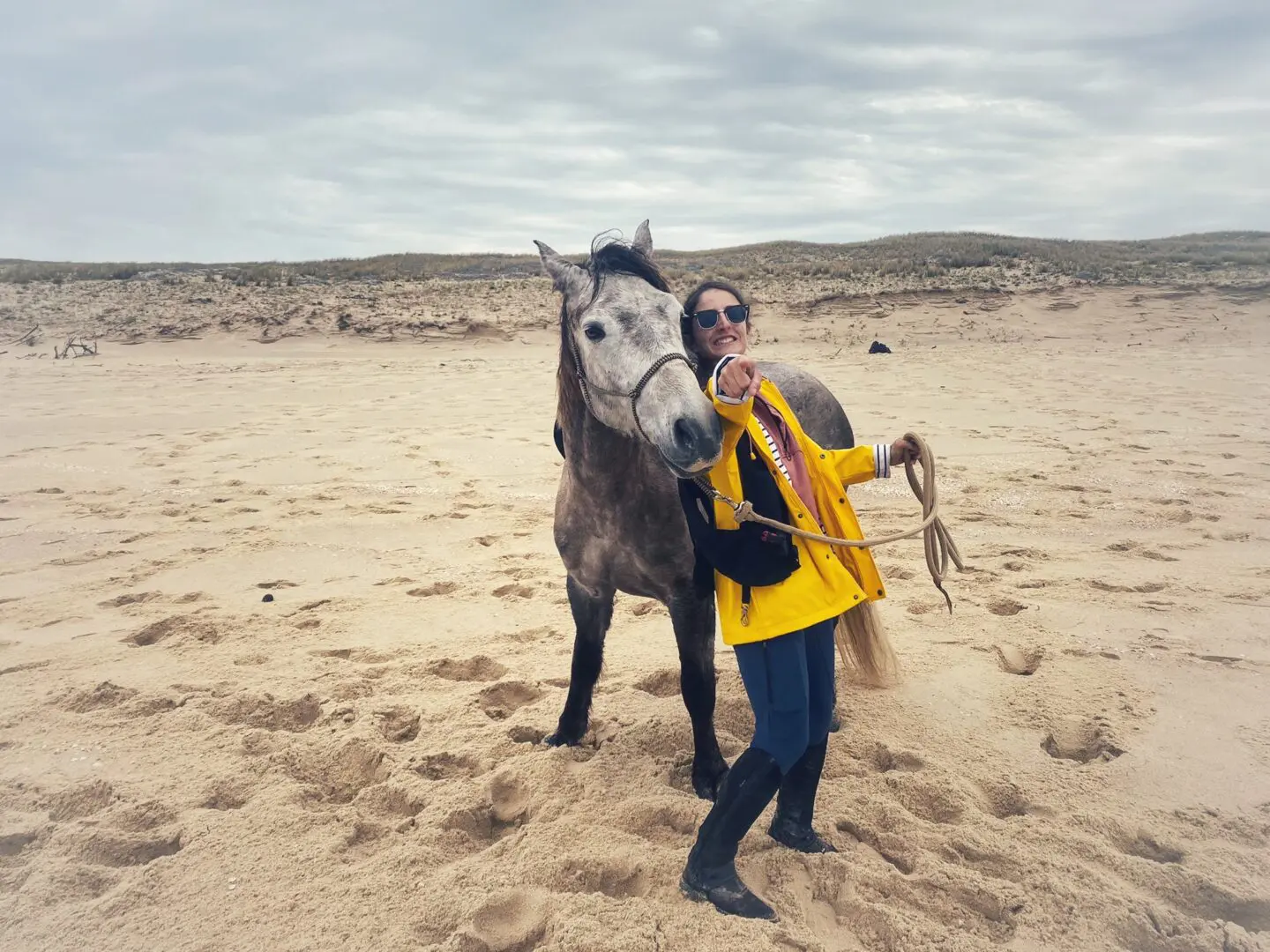 Camille Tao Bordaberry et Hero de Garros à la plage en Gironde en 2022