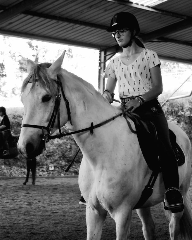 Bing et Camille en juin 2018 au cours d'une séance de dressage