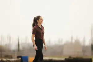 Camille Tao Bordaberry, basée dans le sud-ouest de la France, est enseignante professionnelle d'équitation spécialisée en dressage et travail postural et locomoteur du cheval, et saddle fitter issue de la formation professionnelle de chez Ergonomie Équestre