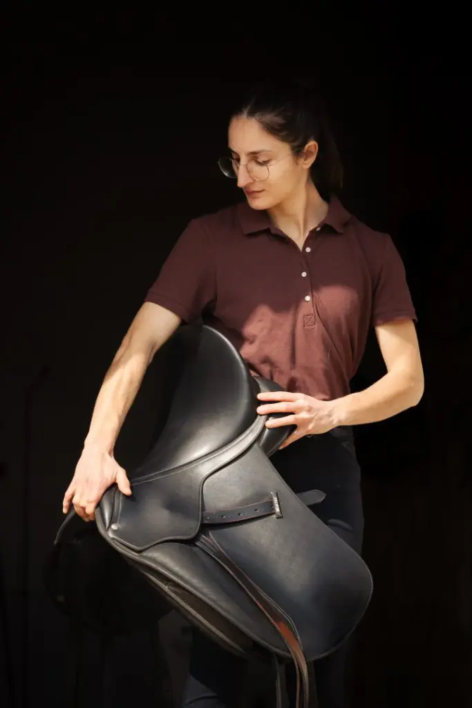 Camille Tao Bordaberry, enseignante de dressage spécialisée en biomécanique et ergonome équestre dans les Pyrénées Atlantiques